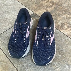 purple brooks shoes size 8.5